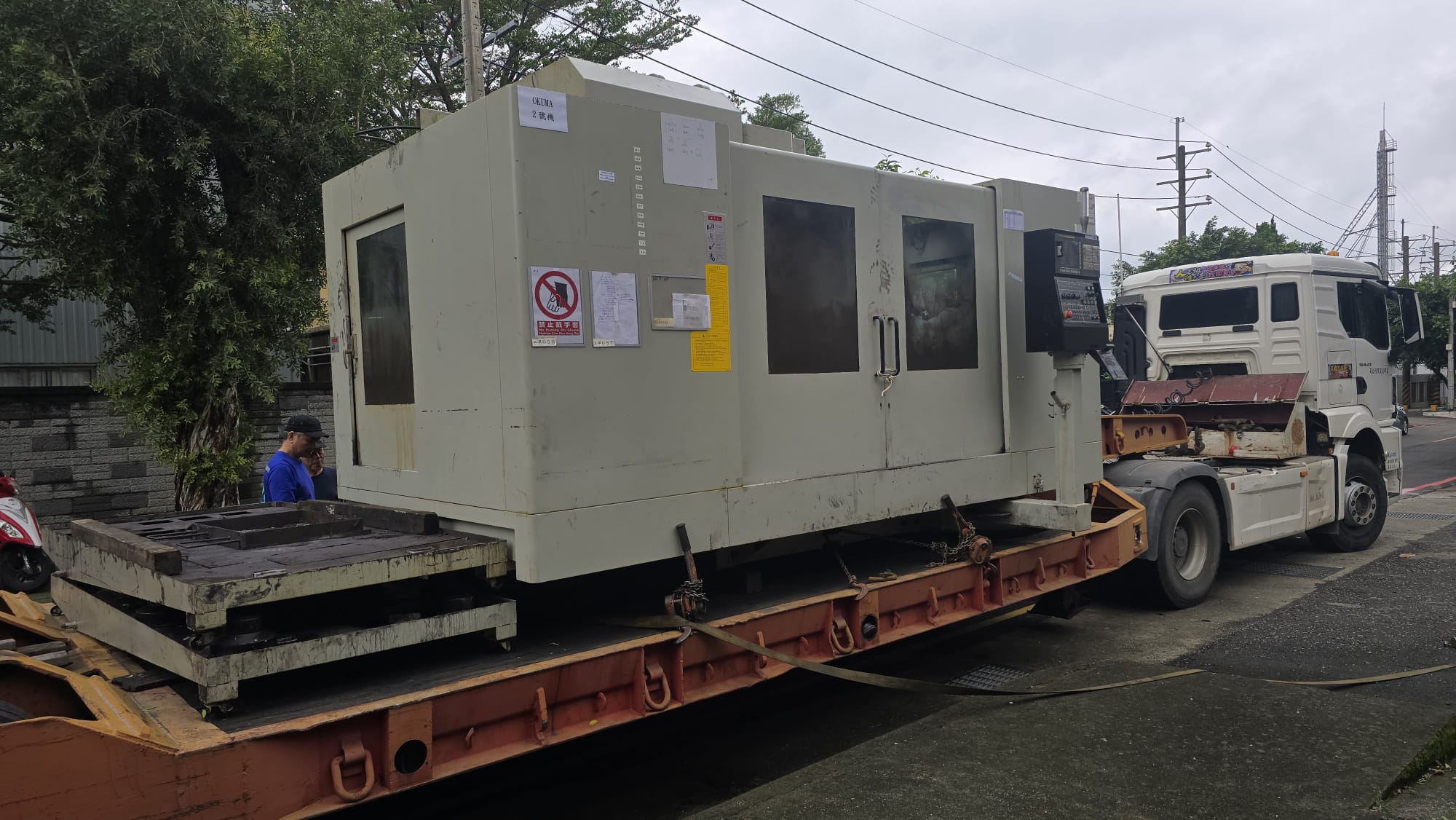 Taiwan CNC machine available for international export from HA LIZ Trading Co., Ltd.